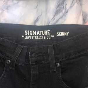 Black skinny Levi jeans